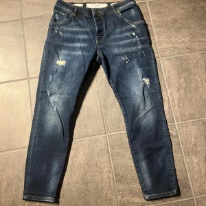 Goldgarn jeans - Säljer dessa tvärfeta Jeans från Goldgarn i stl 31/32. Dem är i väldigt bra kvalite.                               Vid minsta fundering är det bara o skriva 🕺🕺