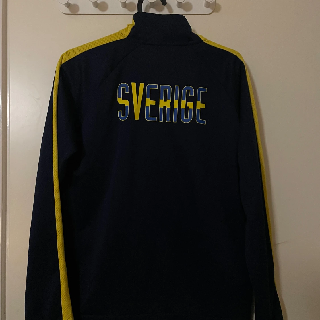 Blå träningsjacka från H&M Sport - 1