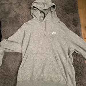 Nike hoodie - Nike hoodie som inte kommer till användning. Kom privat om du undrar något