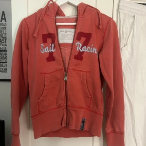 sail racing tröja - säljer en sail racing tröja, använd 1-2 gånger. Passar mig som har xs/s. priset går att diskutera 