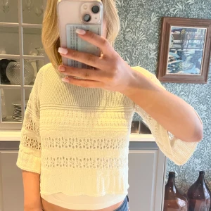 Stickad trekvartsärmad tröja  - Jätte fin i superbra skick, från mango storlek S