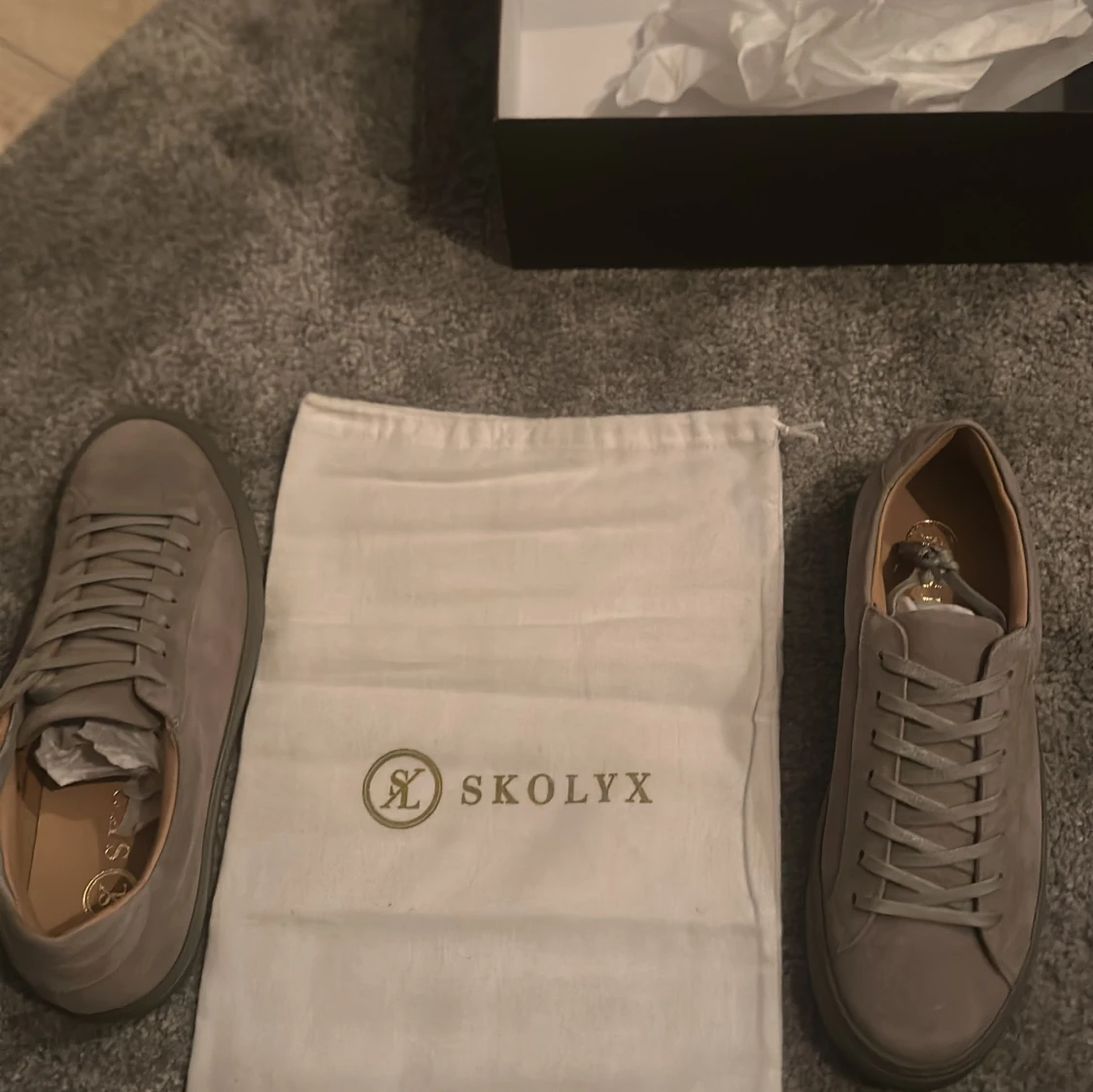 Grå sneakers med snörning - 4