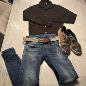 Brun kofta från Suit&supply  - Tjena!. Nu säljer jag min Sjukt eleganta kofta från Suit&supply. Koftan passar dig som vill kunna klä den casual men också uppklädd. Koftan passar dig som är mellan 175-181. Priset går att diskurera vid snabb affär!