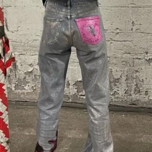 Illbatting design jeans  - Super coola och unika jeans från illbatting designs. Sjukt svåra att få tag i då de är handgjorda och endast såldes i begränsat exemplar!💓