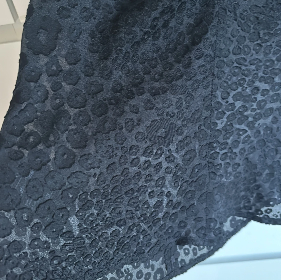 Svart blus från & Other Stories - 2