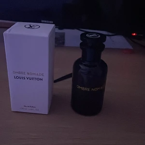 Ombre Nomade Eau de Parfum från Louis Vuitton - Pris kan diskuteras.