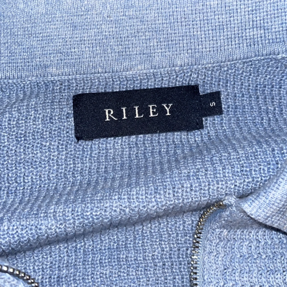 Ljusblå tröja från Riley - 1