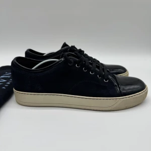 LANVIN CAP TOE - Lanvin Cap toe - Skick: 9/10 - Tillbehör: Dustbag - Storlek 42/UK7 - Nypris ca 5200kr - DeluxeCloset