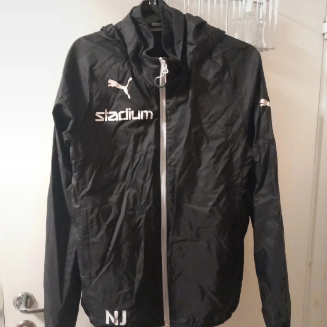 Svart vindjacka från Puma