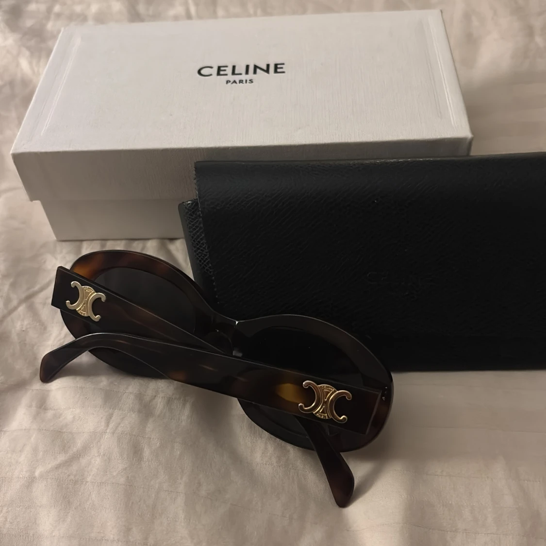 Bruna solglasögon från Celine