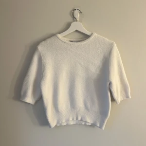 Zara tröja  - Säljer denna populära Zara tröjan i storlek M. Jag brukar vanligtvis ha storlek xs-s men den passar både S och M! 💞 Andvänt 3-4 gånger! Tvättat 2 gånger!