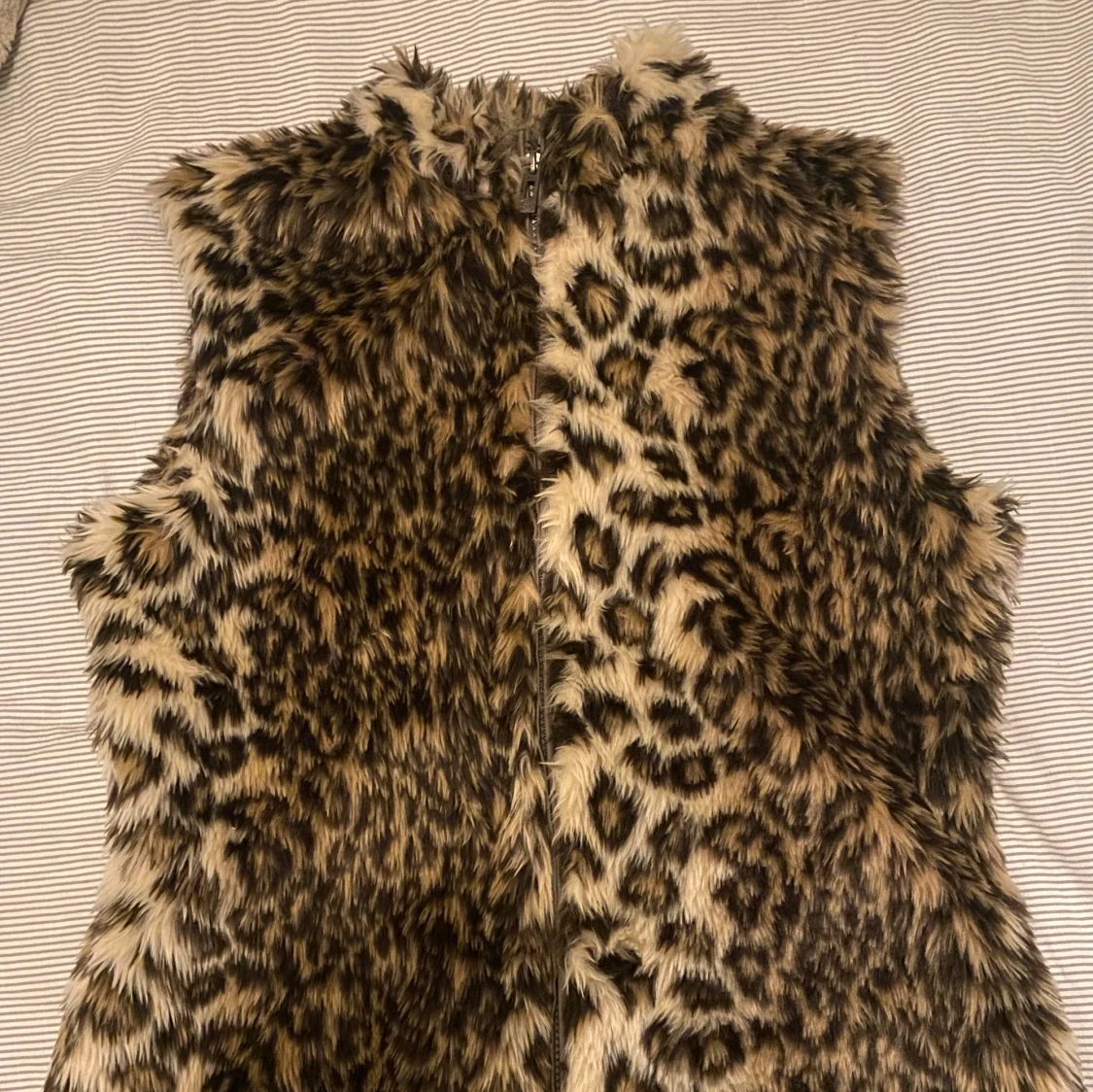 Leopardmönstrad pälsväst - 90