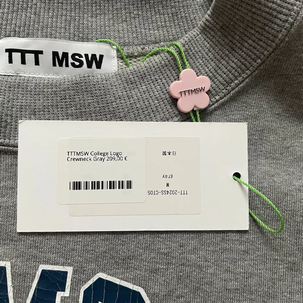 Beautiful gray crewneck from a Japanese brand called TTTMSW. Size M, but it's really oversized. Boxy cropped fit. Brand new with tags, retail price 209€ (≈2400kr). Extremely high quality, made in Japan.. Hoodies.