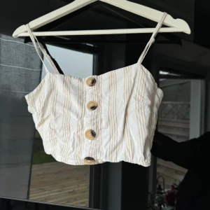 Linne Gina Tricot - Sparsamt använd 20kr plus frakt 