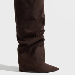 Populära boots från Nelly! - Helt nya aldrig använda!!🤎 säljer pågrund av att dom va lite för små för mig. 