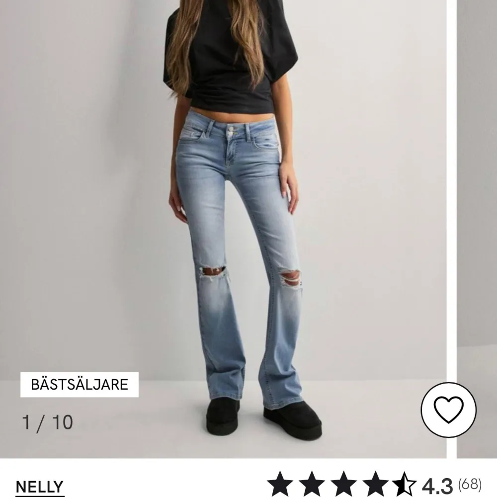 Storlek 36. Använt några få gånger men hålen har blivit aningens större. Nypris 700. Jeans & Byxor.