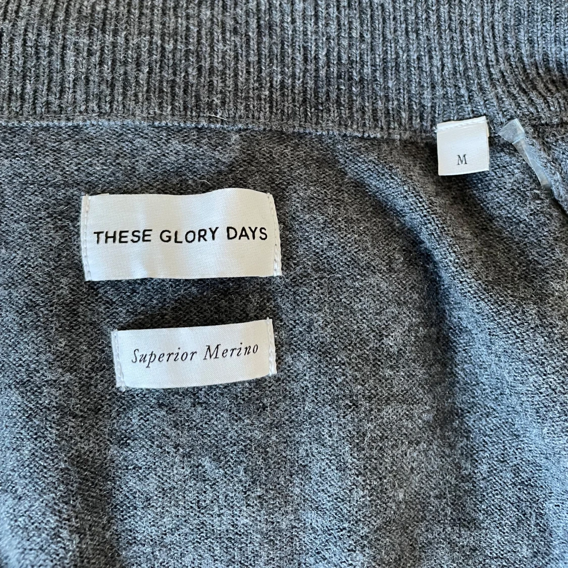 Grå merinoulltröja från These Glory Days - 91