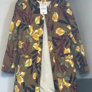 Vår jacka - Helt ny från Z🤍