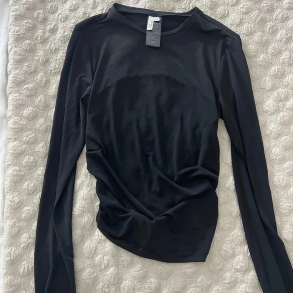 Svart långärmad topp med knyt
