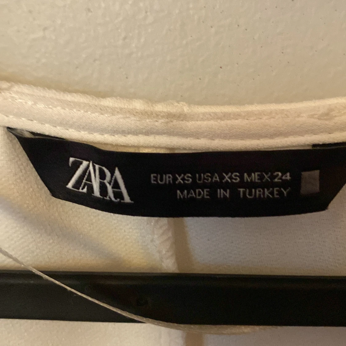 Vit omlottopp från Zara - 92