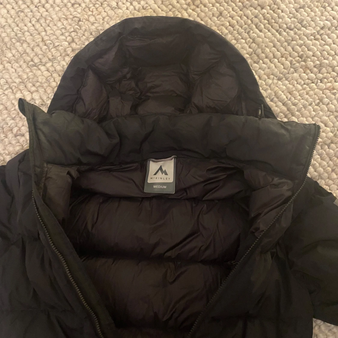 Svart dunjacka från Mckinley - 90