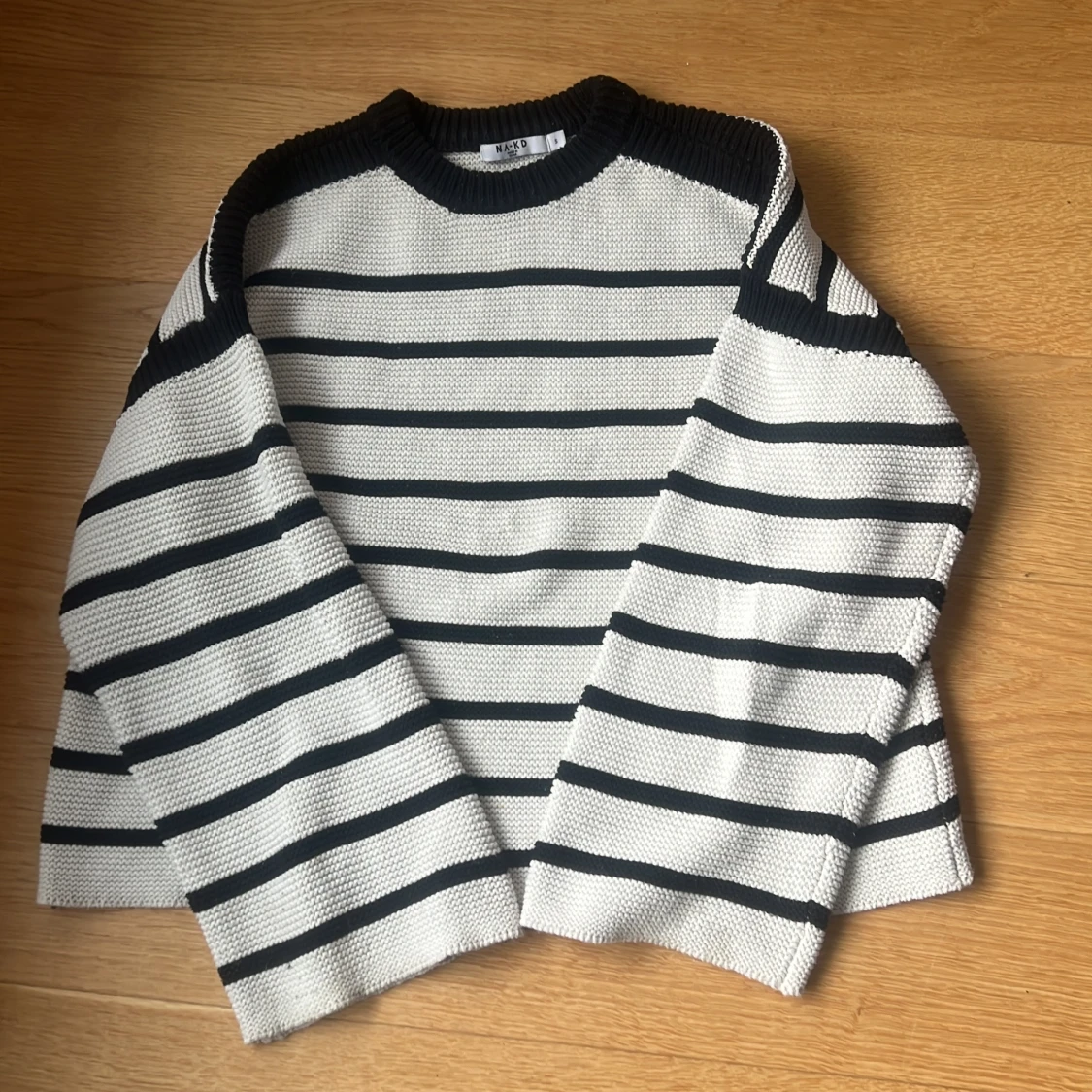 Randig stickad tröja från NA-KD