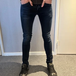 Dondup George - Dondup George | Skick 9/10 | Passform Skinny Fit | Modellen är 178cm och väger 63Kg | Nypris 3500 | Skriv vid funderingar!