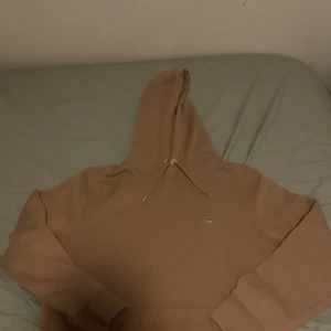 Hoodie, beige/brun, herr - GANT - • Märke - GANT • Storlek - XL • Färg - Beige/brun • Inga fläckar eller andra förstörelser på hoodien  • Köptes in för 1 200kr • 