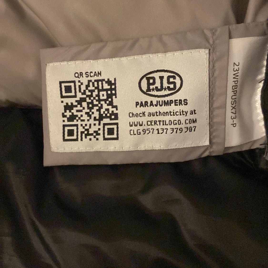 Svart dunjacka från Parajumpers - 92