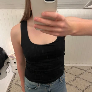 Svart topp - Zaras svarta topp i storlek m. Inga defekter som ny🤗🥰