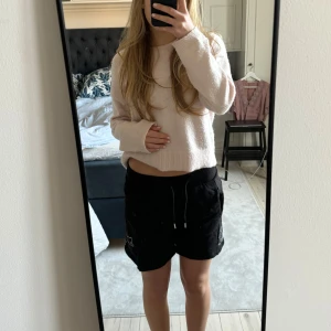 Shorts  - Svarta shorts från Puma!✨  Storlek S, sällan använda, fickor och snörning med logga på sidan🫶🏼
