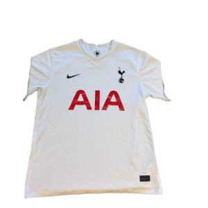 Tottenham Nike fotbollströja, skicket på tröjan är 8/10, fast pris 300kr