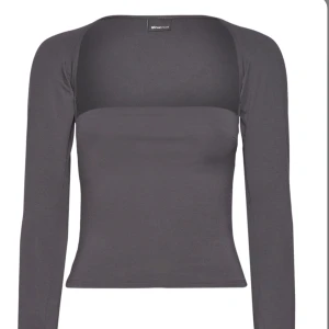 Gina tricot soft touch square neck  - Säljer denna fina tröja då den ej kommit så mycket till andvändning, den är så gott som ny hade jag sagt🌸