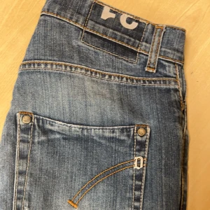 Dondup Jeans - Dondup Jeans | Skick 9/10 (Använda men slitna) | Size - 32 | Nypris - Ca 2-3000kr | Fraktar via PostNord eller InstaBox på köparens bekostnad | Hör av er vid frågor eller funderingar // Restock