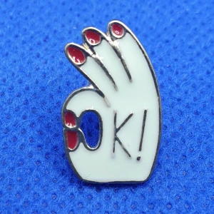 Pin - Hand ok - Oanvänd pin hand. ✨️Titta igenom alla mina upplagda och köp fler saker i bundle för att spara på frakten och få allt du köpt i ett och samma paket✨️