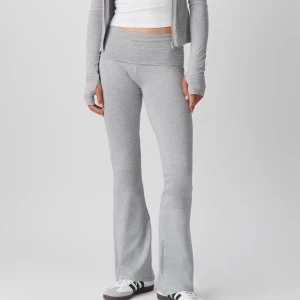Gina tricot yoga pants - Jättefint skick, inte använda, säljer då de är lite stora, köpta på gina tricot i Mall of Scandinavia