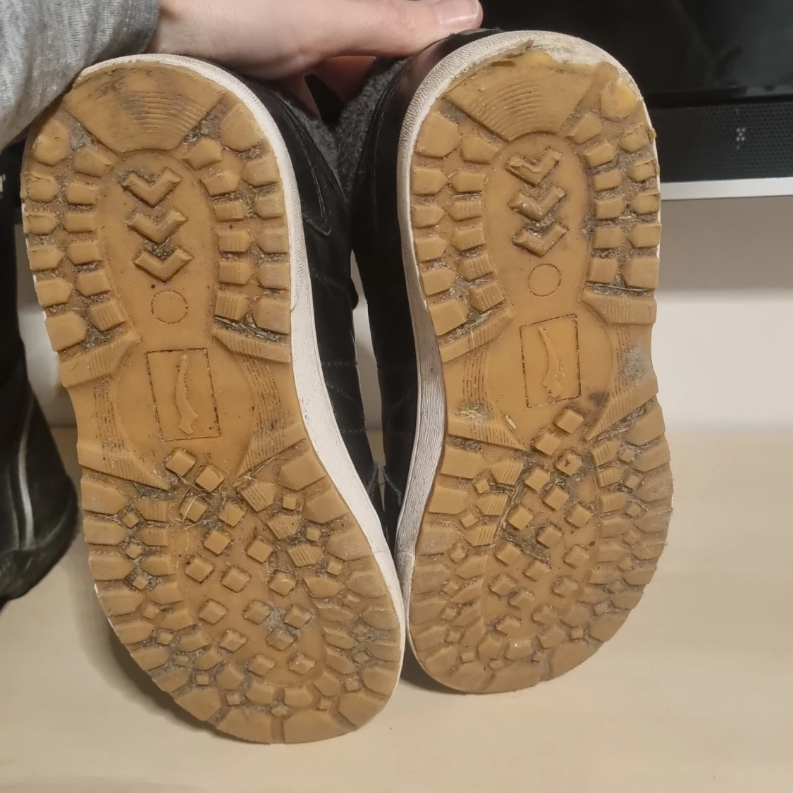 Svarta sneakers med snörning och kardborre - 91