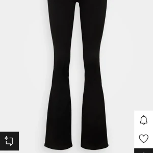 Svarta jeans - Helt nya jeans från only som är för små för mig och en av (bält snörerna) som gick sönder men enkel att sy fast igen, har inte haft på mig dom utomhus och i storlek m/34