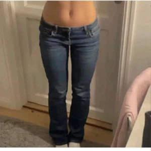 Lågmidjade jeans - Bra skick, är 170, midjemått 39/40 cm, köp via köp nu 💕👩‍❤️‍💋‍👩