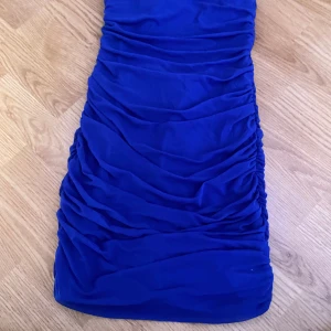 Blå klänning - Blå klänning med fint material, bra till typ nyår 