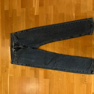 Levi’s jeans - Säljer mina Levi’s jeans pga ingen användning. Modellen är 505 och storleken är W30, L30.