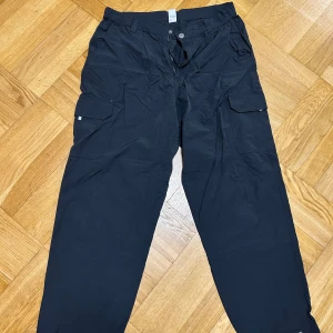 Polar skate co - Byxor köpta ifrån polar skate co. Jättefint skick och säljer på grund ava tr det inte är min stil längre.