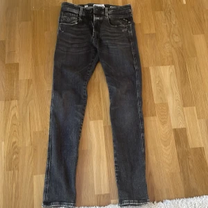 Replay jeans  - Säljer ett par Replay jeans i storleken 31/32 skicka 9,5 av 10 aldrig använda och i perfekt skick  Hör av er om fler frågor