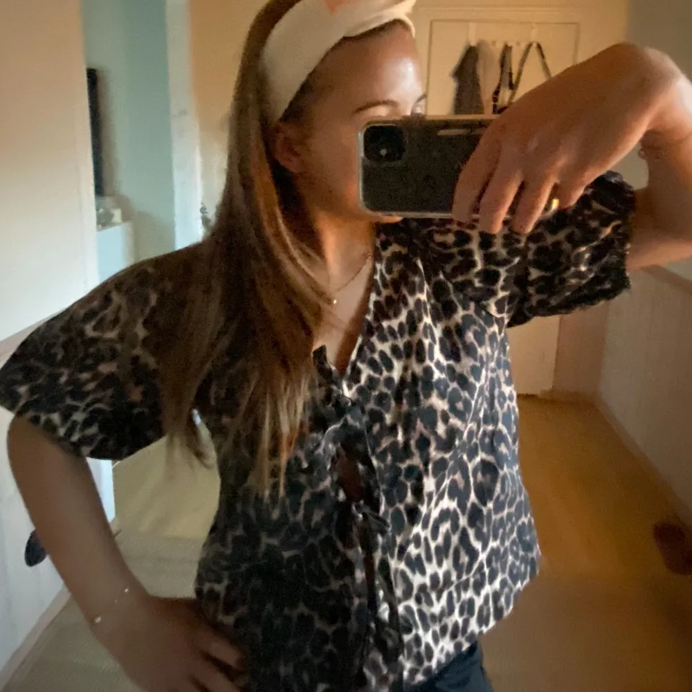 Superfin topp ifrån neo noir som aldrig är använd❤️Jag har köpt den för 750❤️. Puserot.