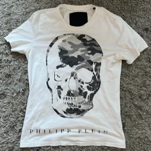 Philipp Plein tshirt - Står L men passar M och S