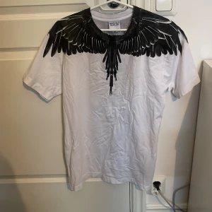 Marcoelo burlon tshirt  - Marcoelo burlon t-shirts som är i bra skick