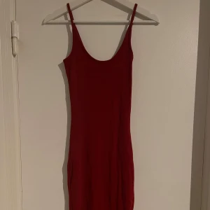 Röd klänning - Inga felaktigheter Mjukt & bekvämt material med stretch