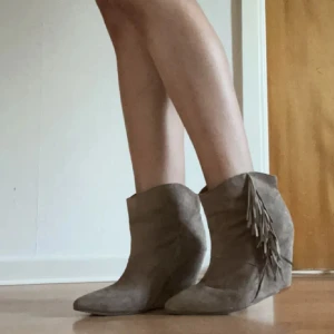 Isabel Marant liknande boots - Boots från Koah! Köpte på Plick men stod fel storlek så passade inte. Superfina nu till hösten! 