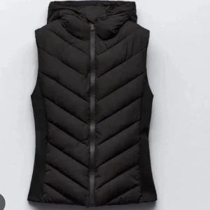 Zara väst - Säljer min väst från zara då den inte kommer till användning  Pris kan diskuteras 