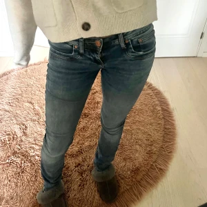 ltb valerie jeans - säljer mina blå ltb jeans i storleken 25/34 💖 de är mer bootcut än vad de ser ut på bilden!! skriv för mer info eller bilder priset kan diskuteras
